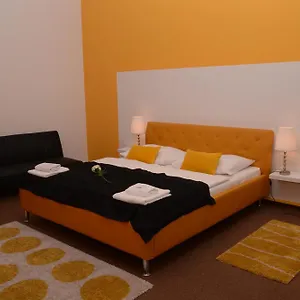 https://venezia.praguehotelsweb.com